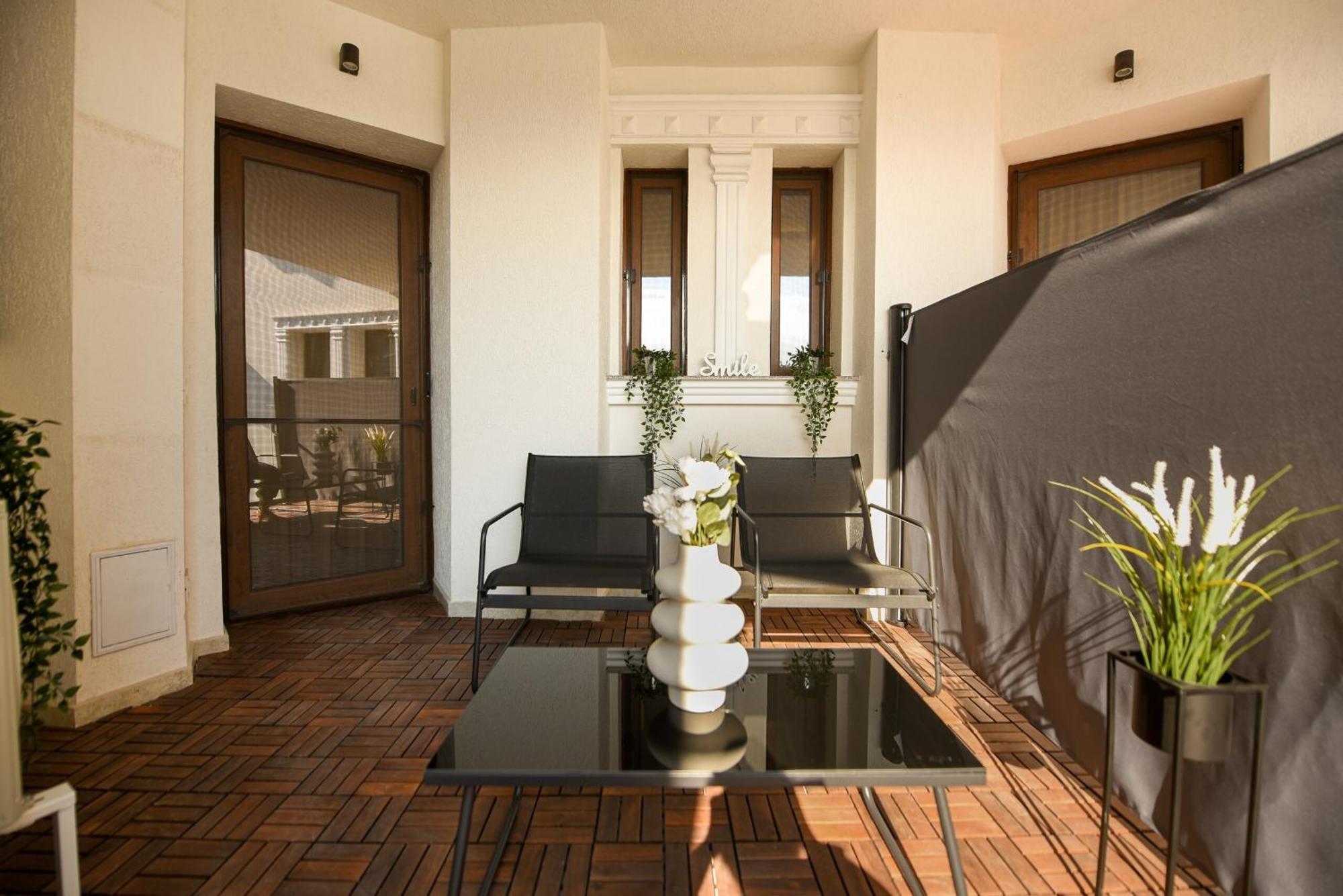 Away From - Modern & Cozy Near Vibrant Unirii Area Apartment *