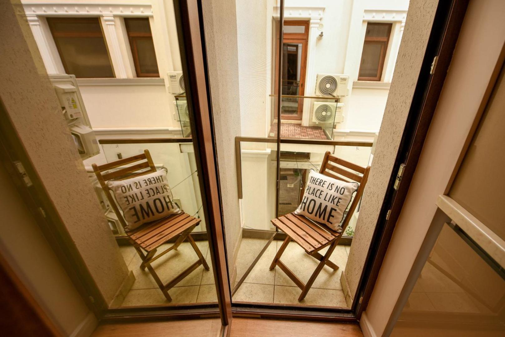 Away From - Modern & Cozy Near Vibrant Unirii Area Bukarest
