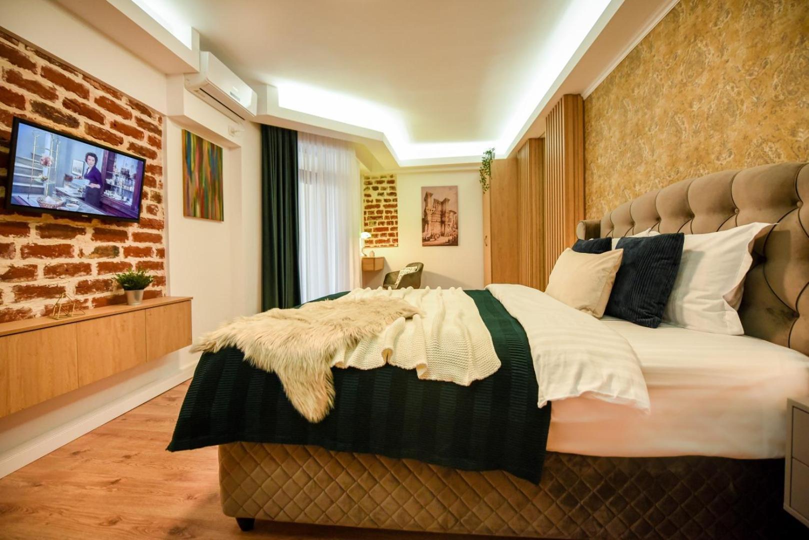 Away From - Modern & Cozy Near Vibrant Unirii Area Apartment