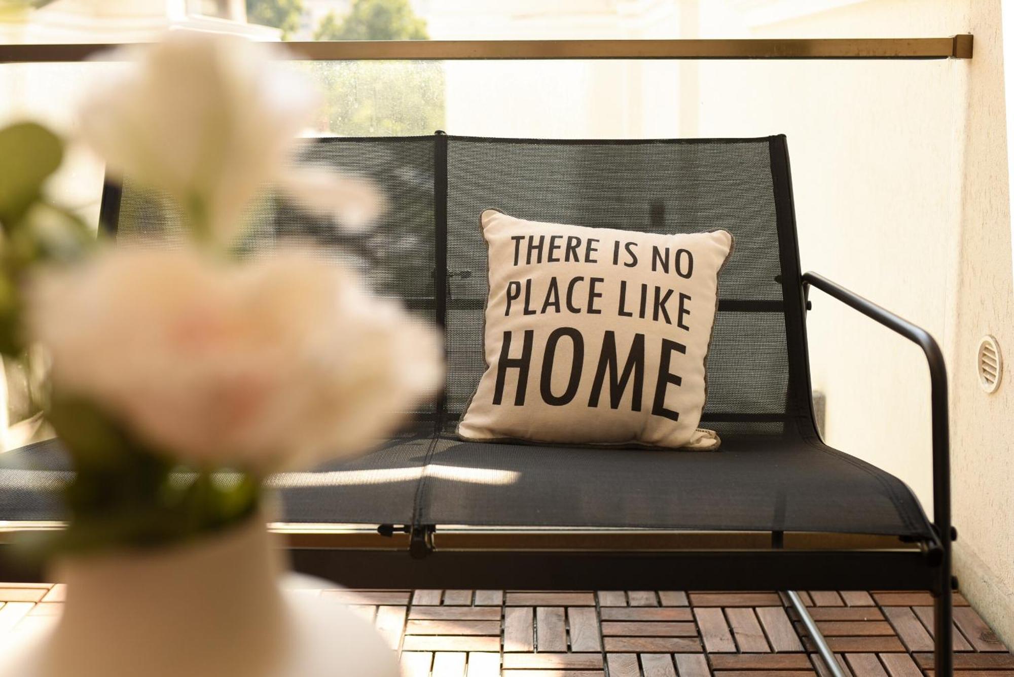 Away From - Modern & Cozy Near Vibrant Unirii Area Appartement *