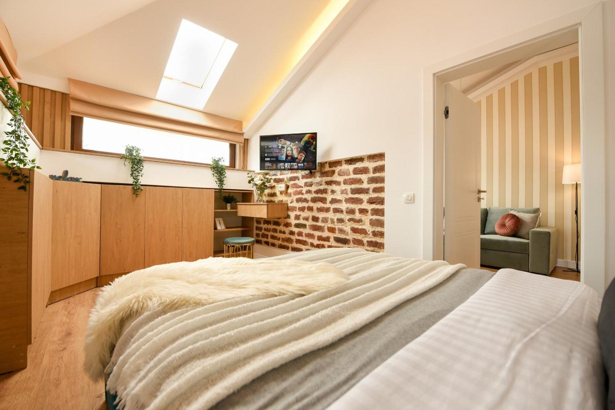 Appartement Away From - Modern & Cozy Near Vibrant Unirii Area *