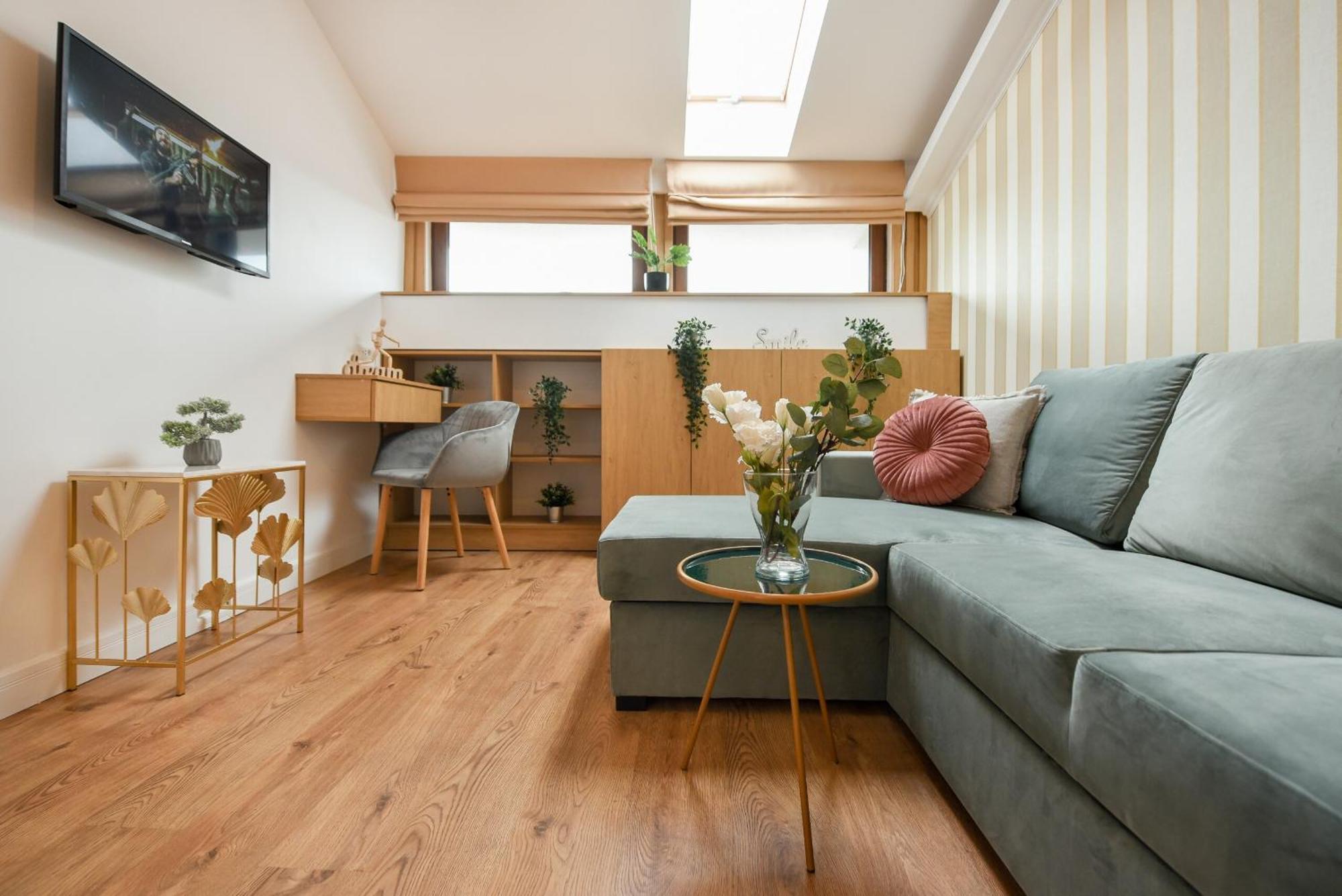 Away From - Modern & Cozy Near Vibrant Unirii Area *