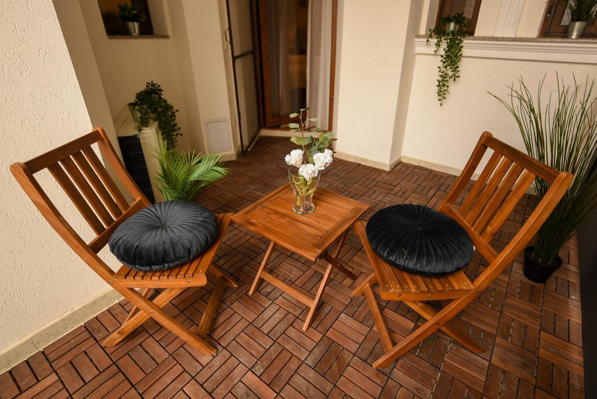 Away From - Modern & Cozy Near Vibrant Unirii Area Appartement